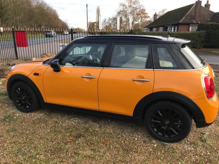 MINI HATCH