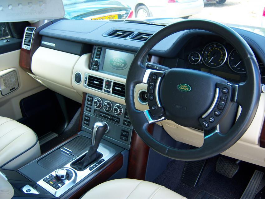 View LAND ROVER RANGE ROVER TDV8 VOGUE