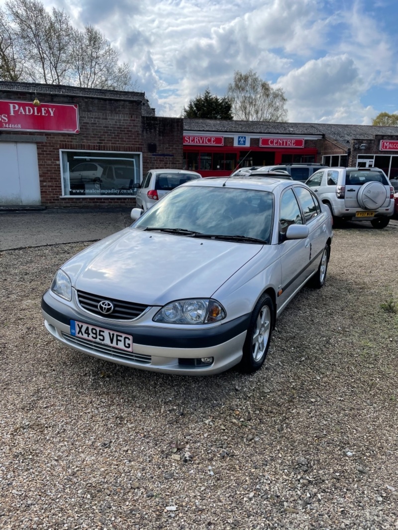 View TOYOTA AVENSIS VVTI CDX